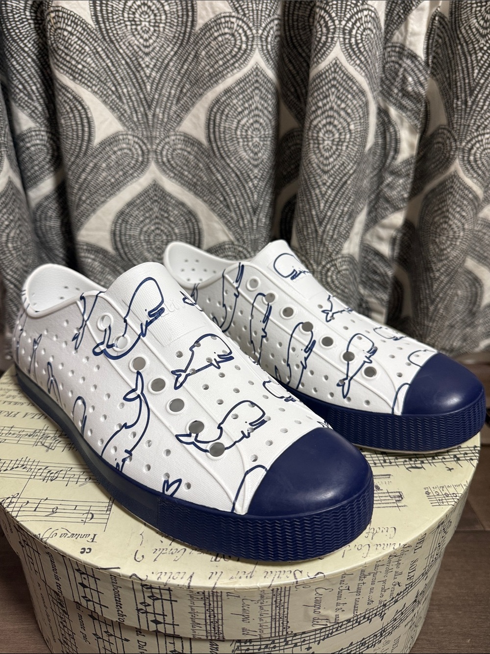 Native Shoes Jefferson Whale Print Slip-Ons - Unisex M7/W9 Rare Print - Picture 3 of 8